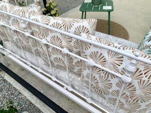 AG Rénovation & Décoration – Banquette en fonte - ancien lit à roulettes - 2024